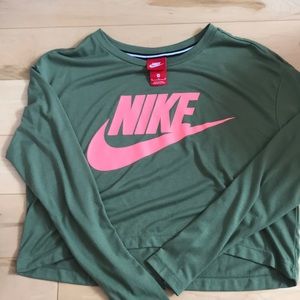 Army green and coral Nike cropped long sleeve